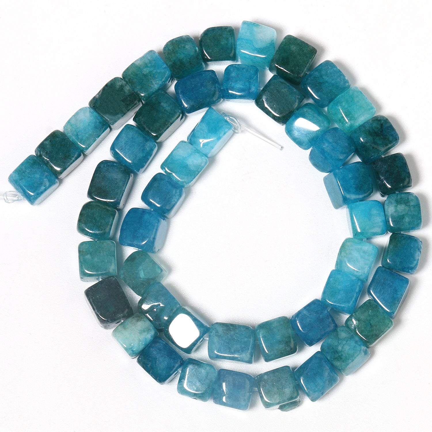 Al por mayor 43pcs de 8 mm Cube Jade Stone cuentas sueltas